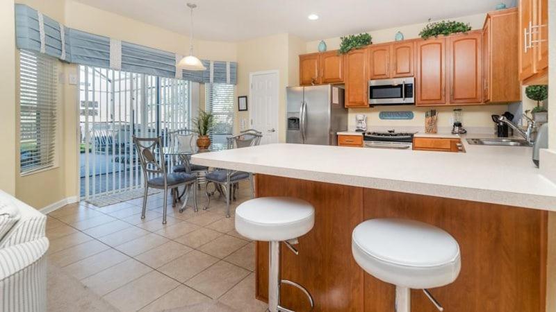 Stunning 6 Bedroom Pool In Windsor Hills *