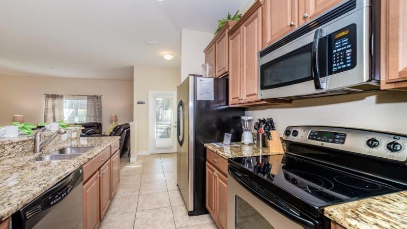 Gorgeous 5 Bed 4 Bath Townhome With Splash Pool In Paradise Palms Holiday home