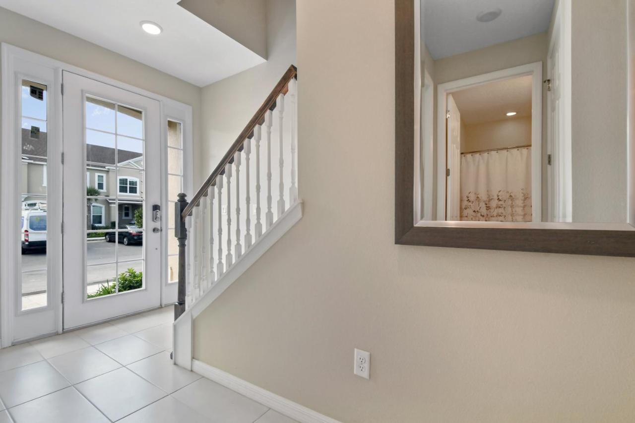 Solara Brand New 4 Bed Townhome Holiday home