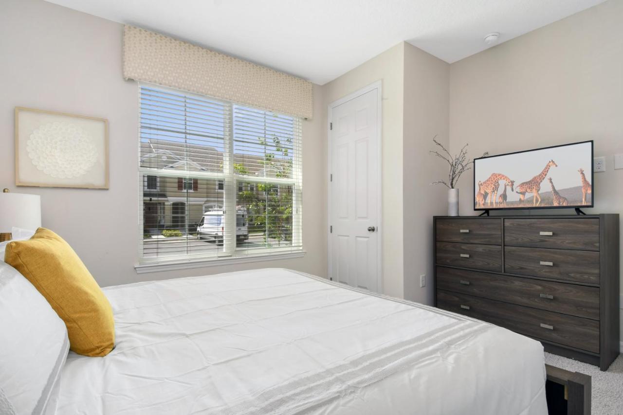 Solara Brand New 4 Bed Townhome *