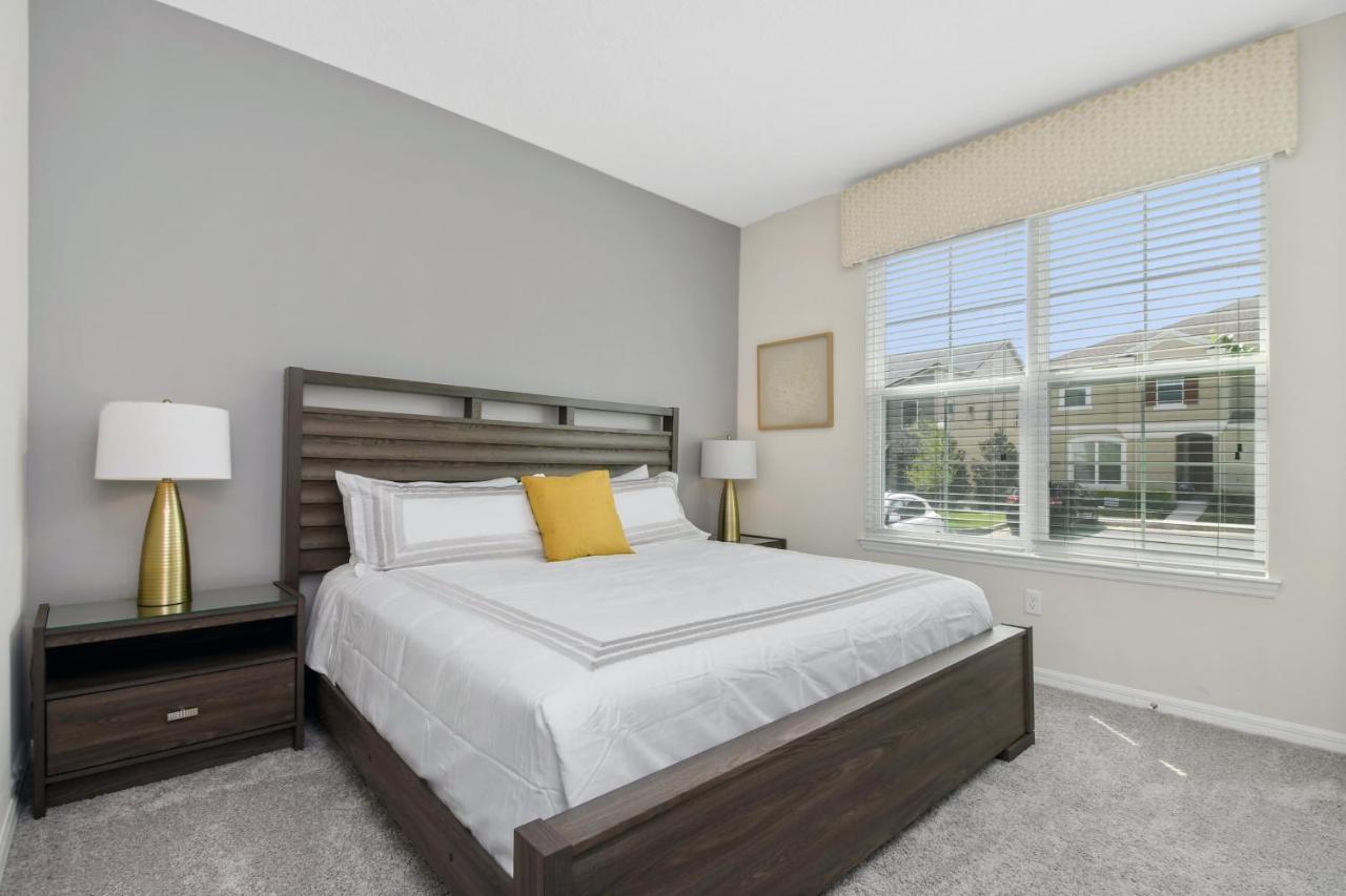 Solara Brand New 4 Bed Townhome