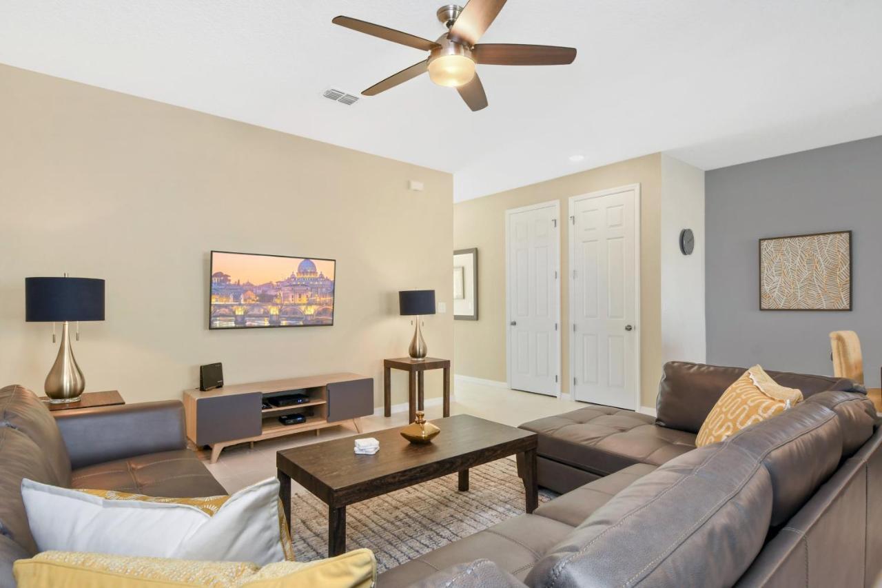 Holiday home Solara Brand New 4 Bed Townhome *