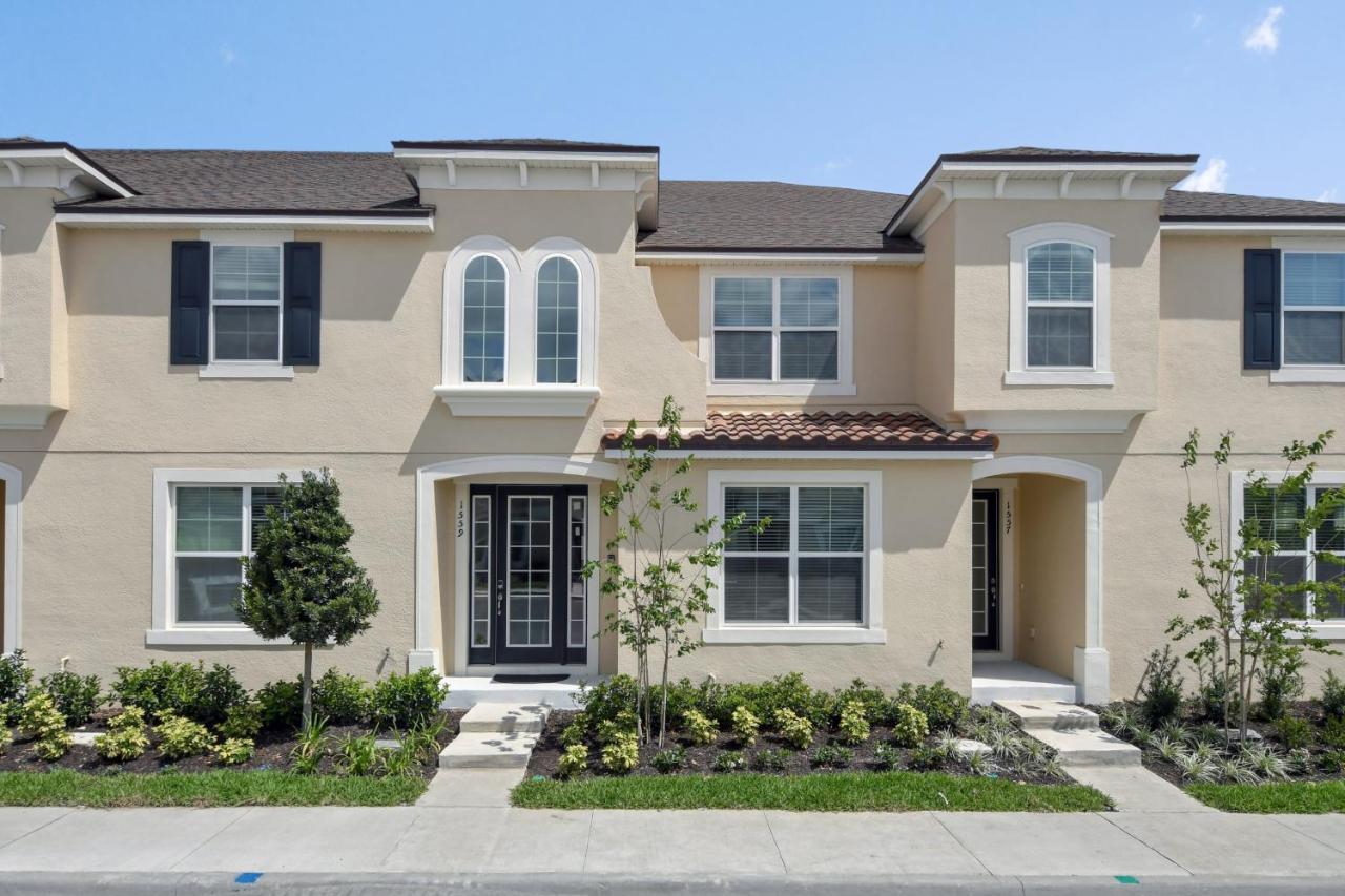 Solara Brand New 4 Bed Townhome Holiday home