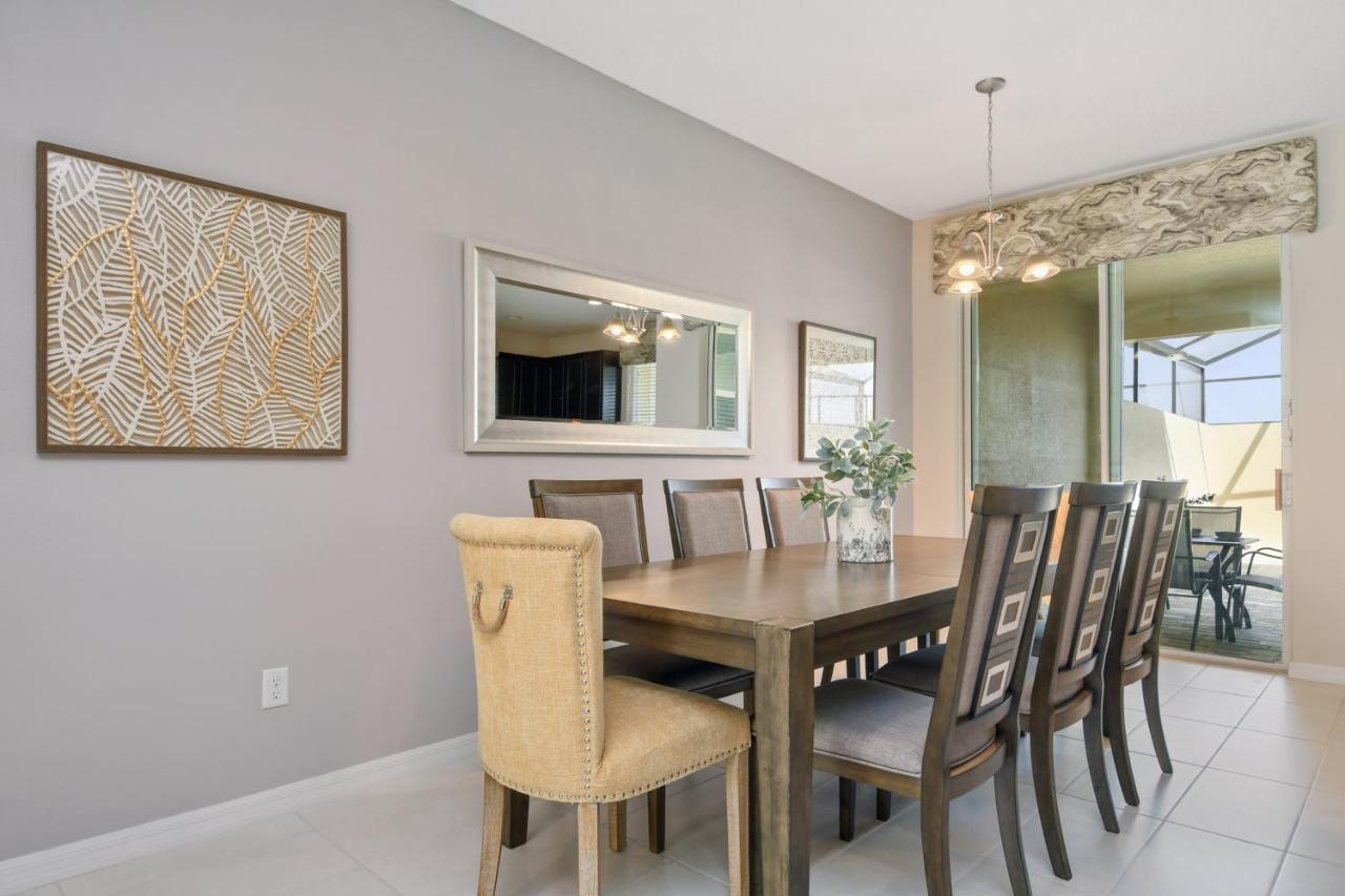 Solara Brand New 4 Bed Townhome Holiday home *