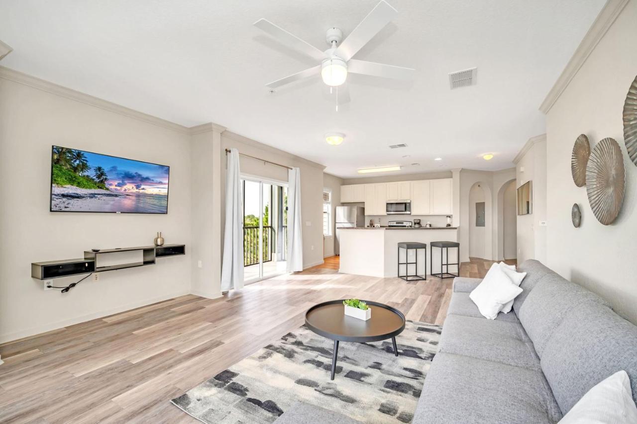 Apartment Bright & Spacious 2br With Pool & Hot Tub, Near Disney! Orlando