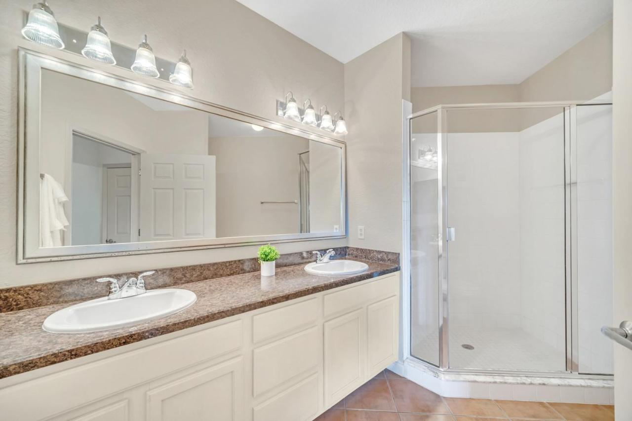 Bright & Spacious 2br With Pool & Hot Tub, Near Disney! Apartment Orlando