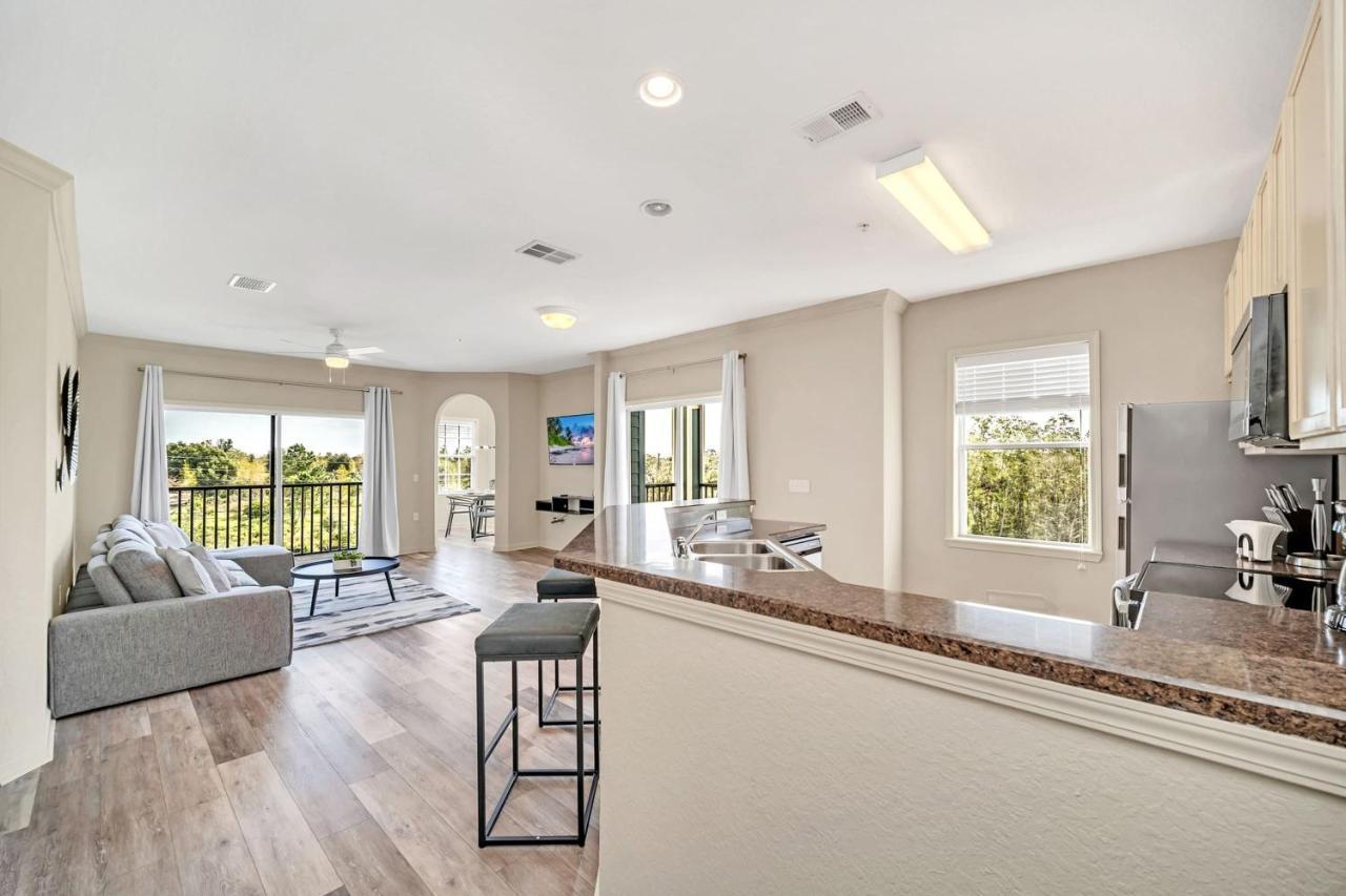 Apartment Bright & Spacious 2br With Pool & Hot Tub, Near Disney! *