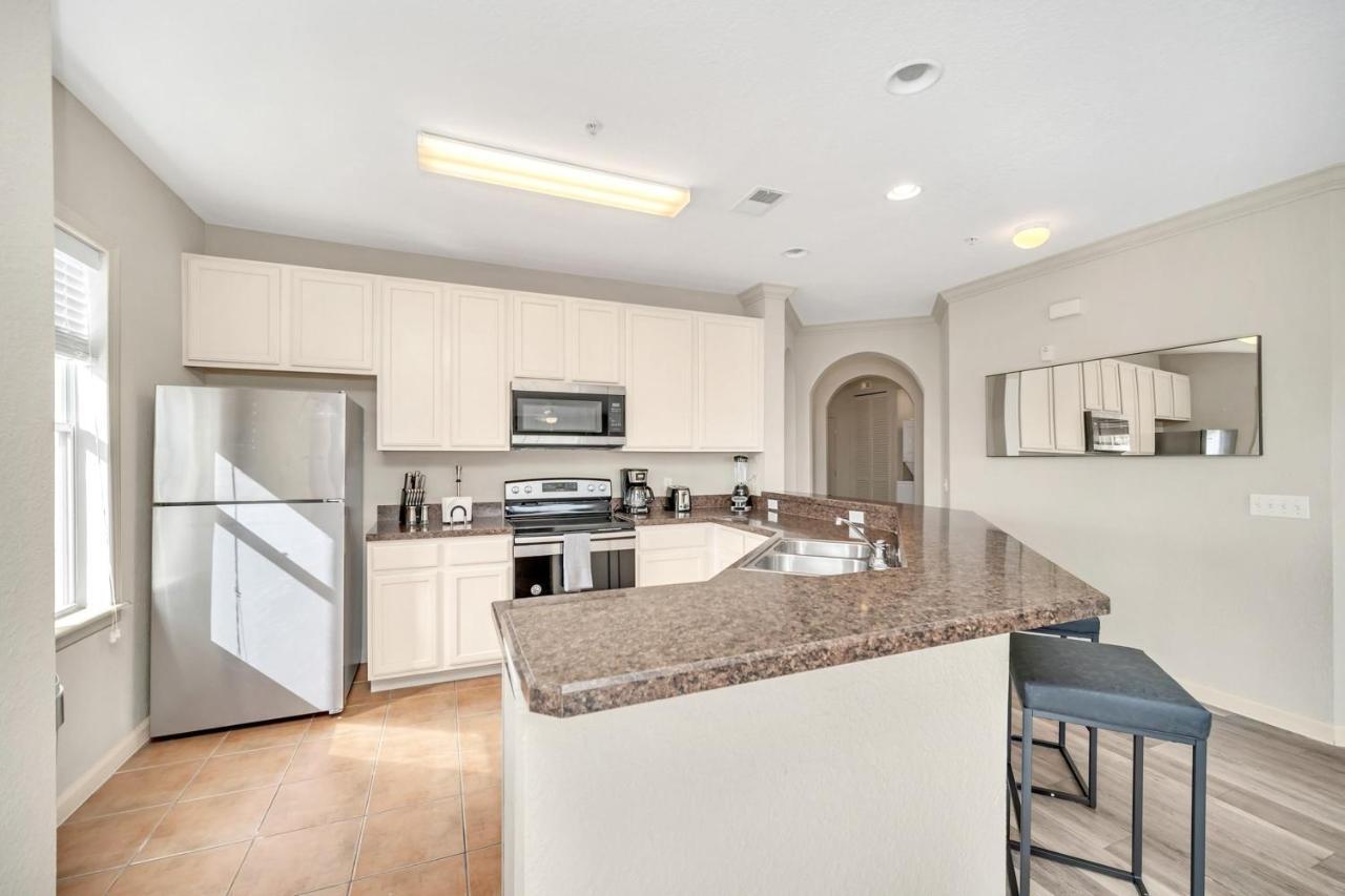 Bright & Spacious 2br With Pool & Hot Tub, Near Disney! Apartment *
