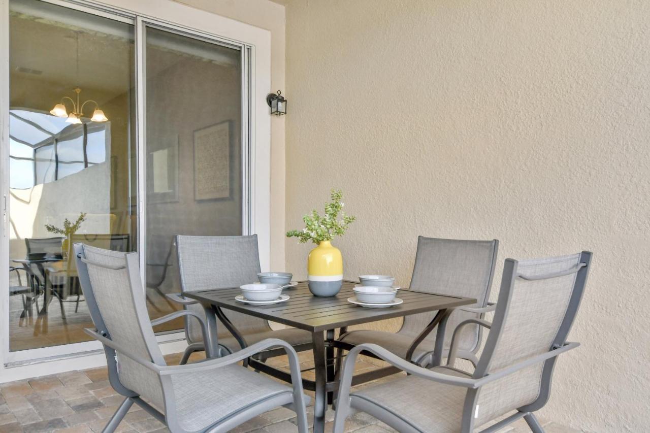 Solara Brand New 4 Bed Townhome Holiday home
