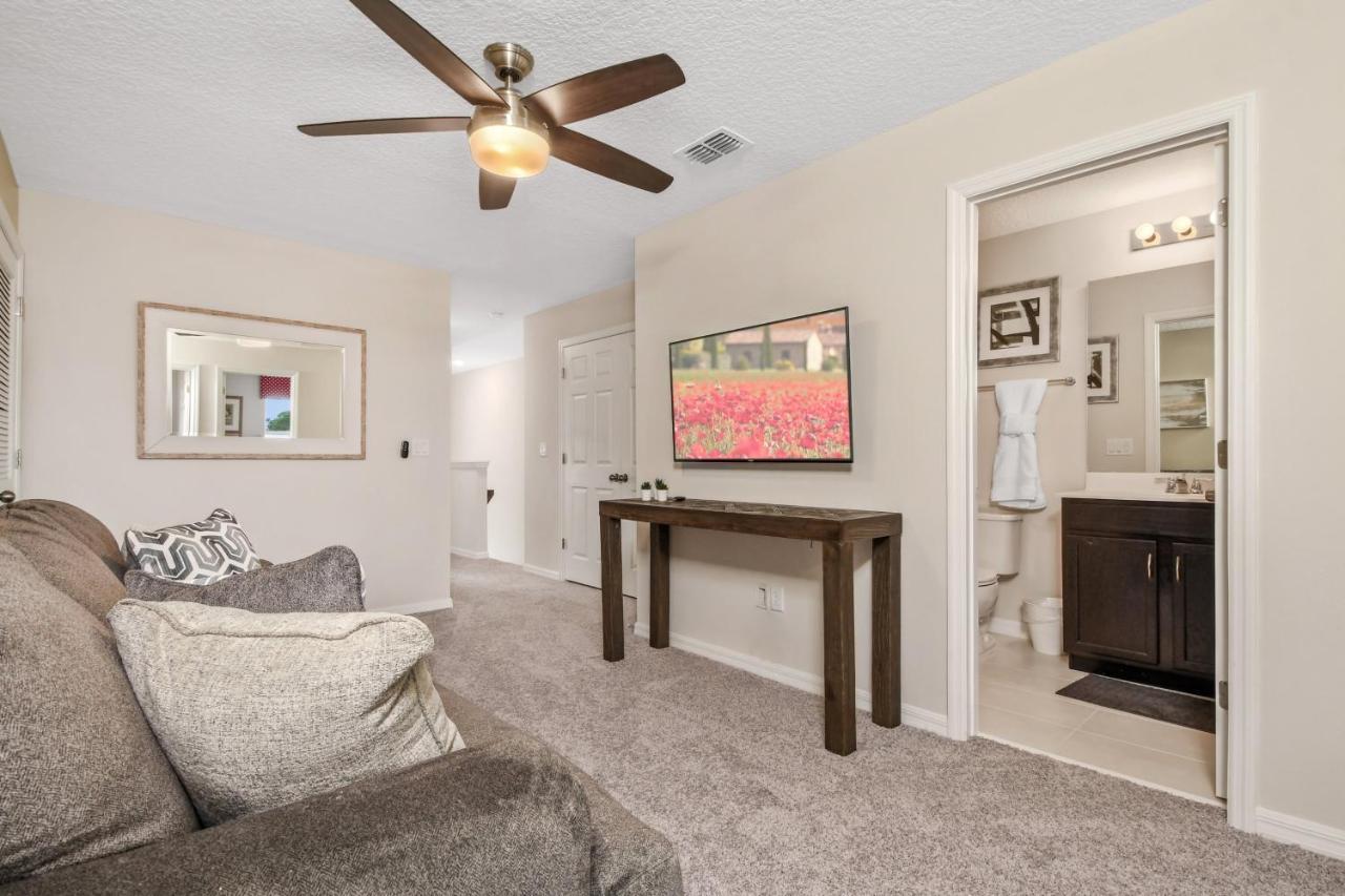 Solara Brand New 4 Bed Townhome Holiday home