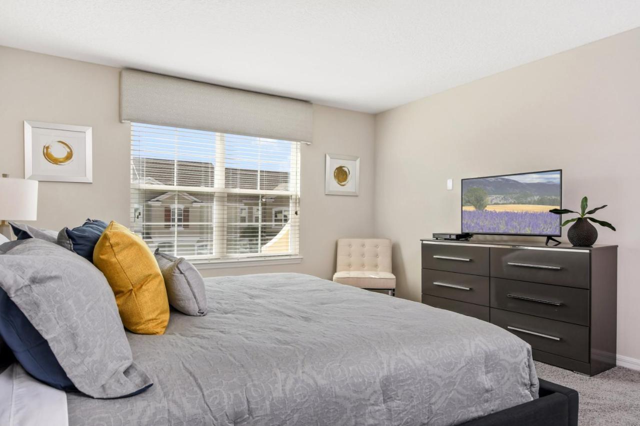 Solara Brand New 4 Bed Townhome