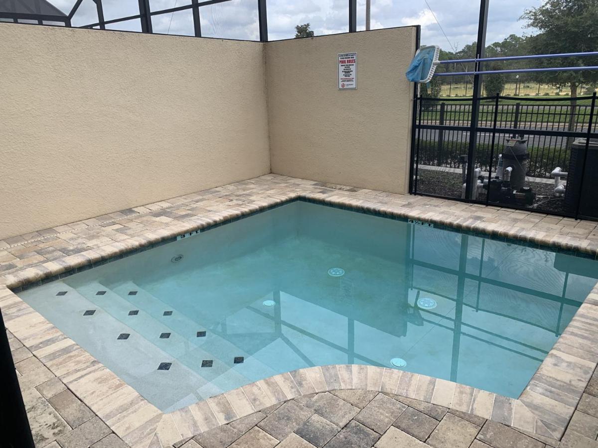 Solara Brand New 4 Bed Townhome Holiday home *