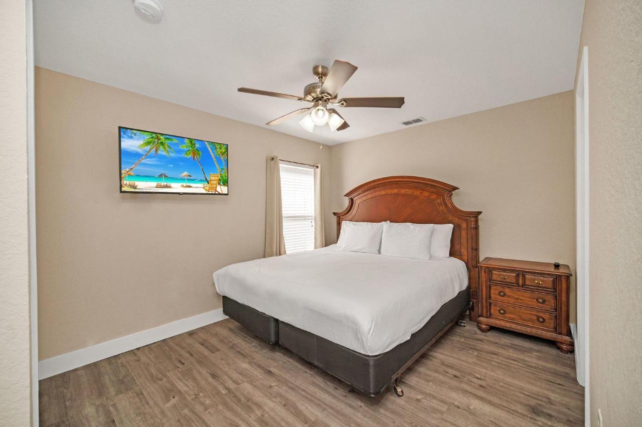 Holiday home Near Disney! Spacious 5br With Private Pool, Hot Tub And Theater!