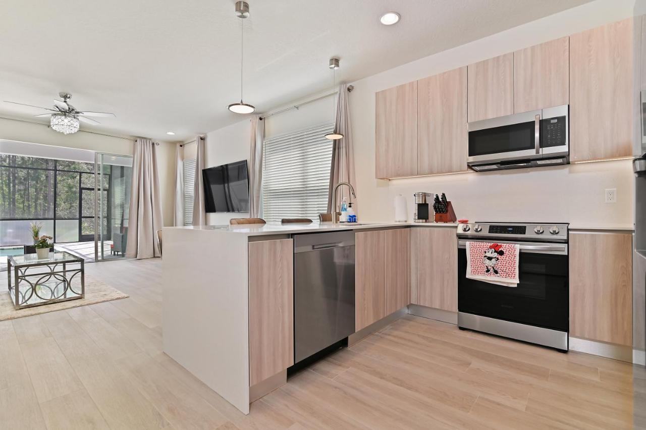 Holiday home New Modern & Spacious Townhouse Near - 4br And 3fb *