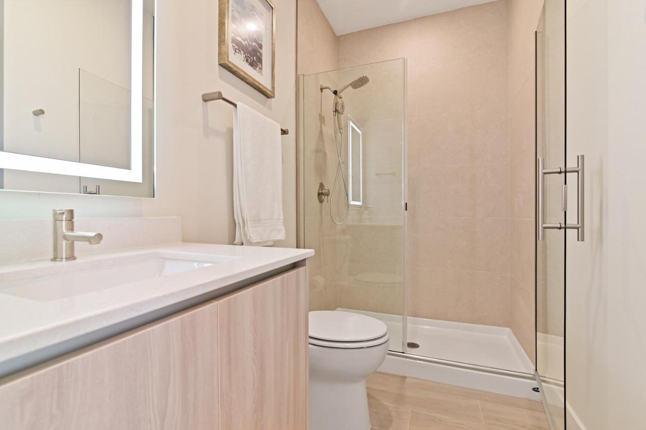New Modern & Spacious Townhouse Near - 4br And 3fb Holiday home *
