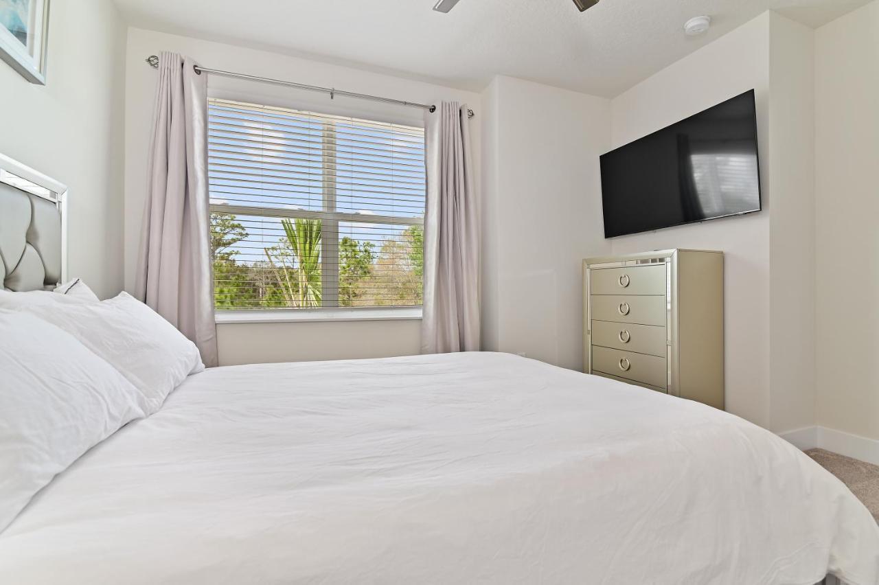 New Modern & Spacious Townhouse Near - 4br And 3fb Holiday home *