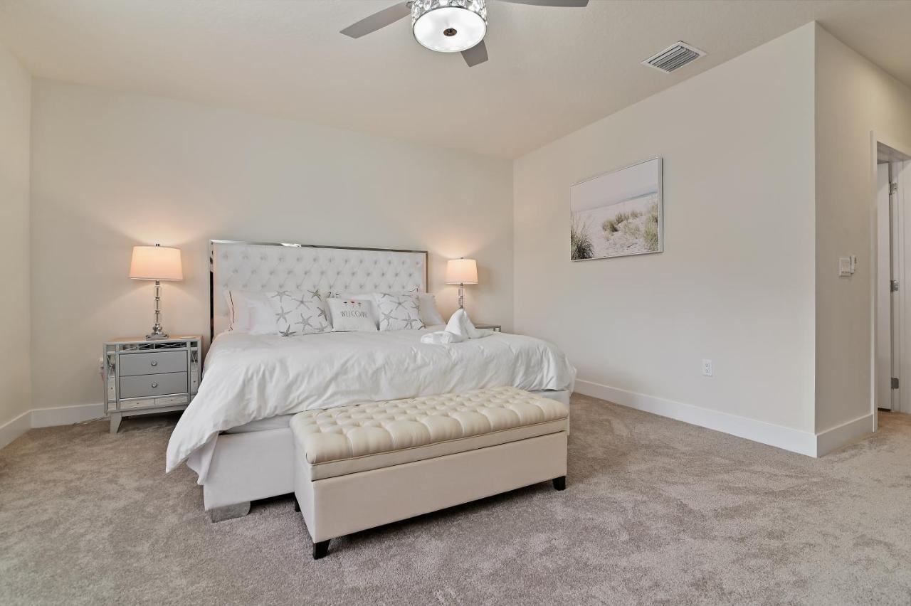 New Modern & Spacious Townhouse Near - 4br And 3fb Holiday home