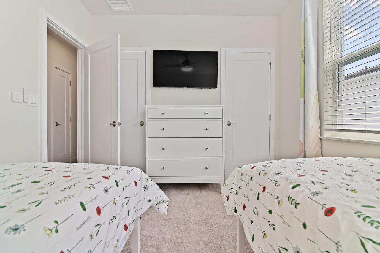 Holiday home New Modern & Spacious Townhouse Near - 4br And 3fb