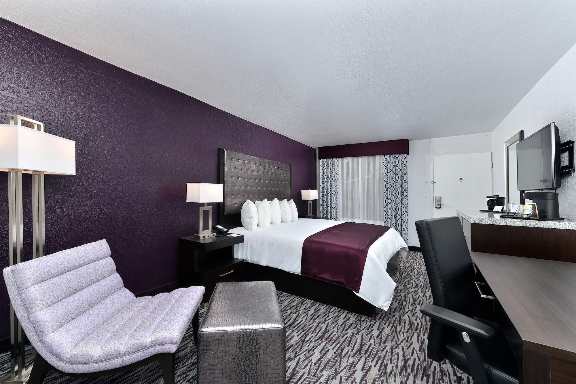 Clarion & Across From Universal Hotel Orlando