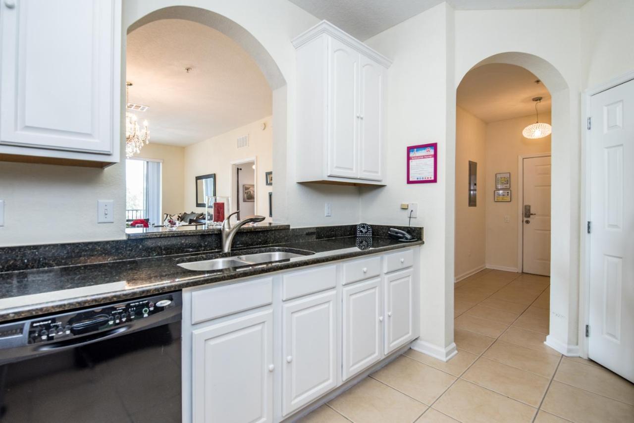 Luxurious W Modern Design, Near Apartment