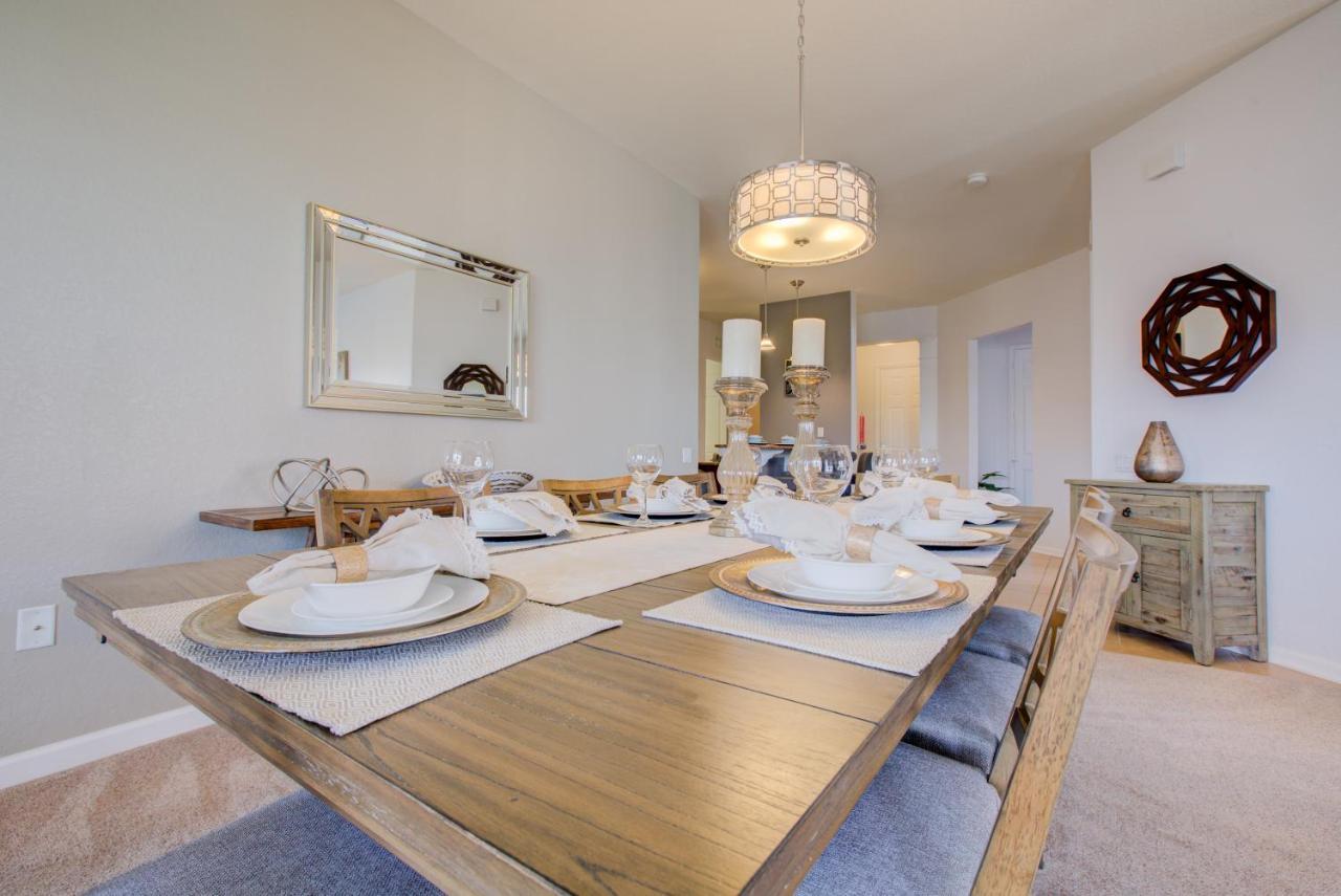 Vacation In This Stunning Condo- Near Attractions Apartment
