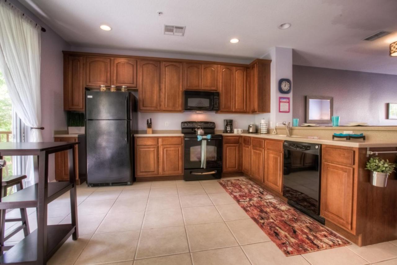 3-story Townhome W Live-in Luxury At Vista Cay