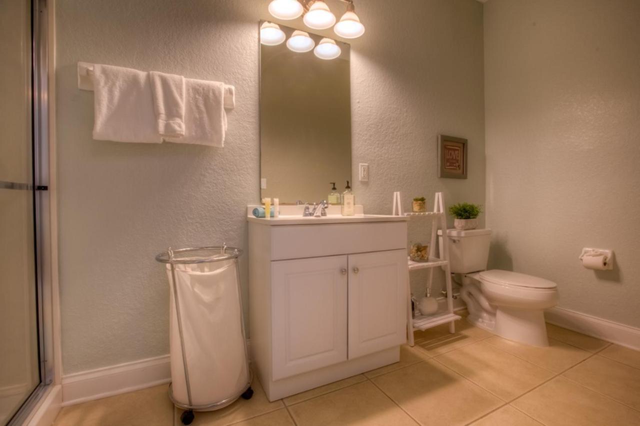 3-story Townhome W Live-in Luxury At Vista Cay Holiday home Orlando