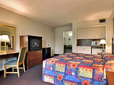 Clarion & Across From Universal 3* Orlando