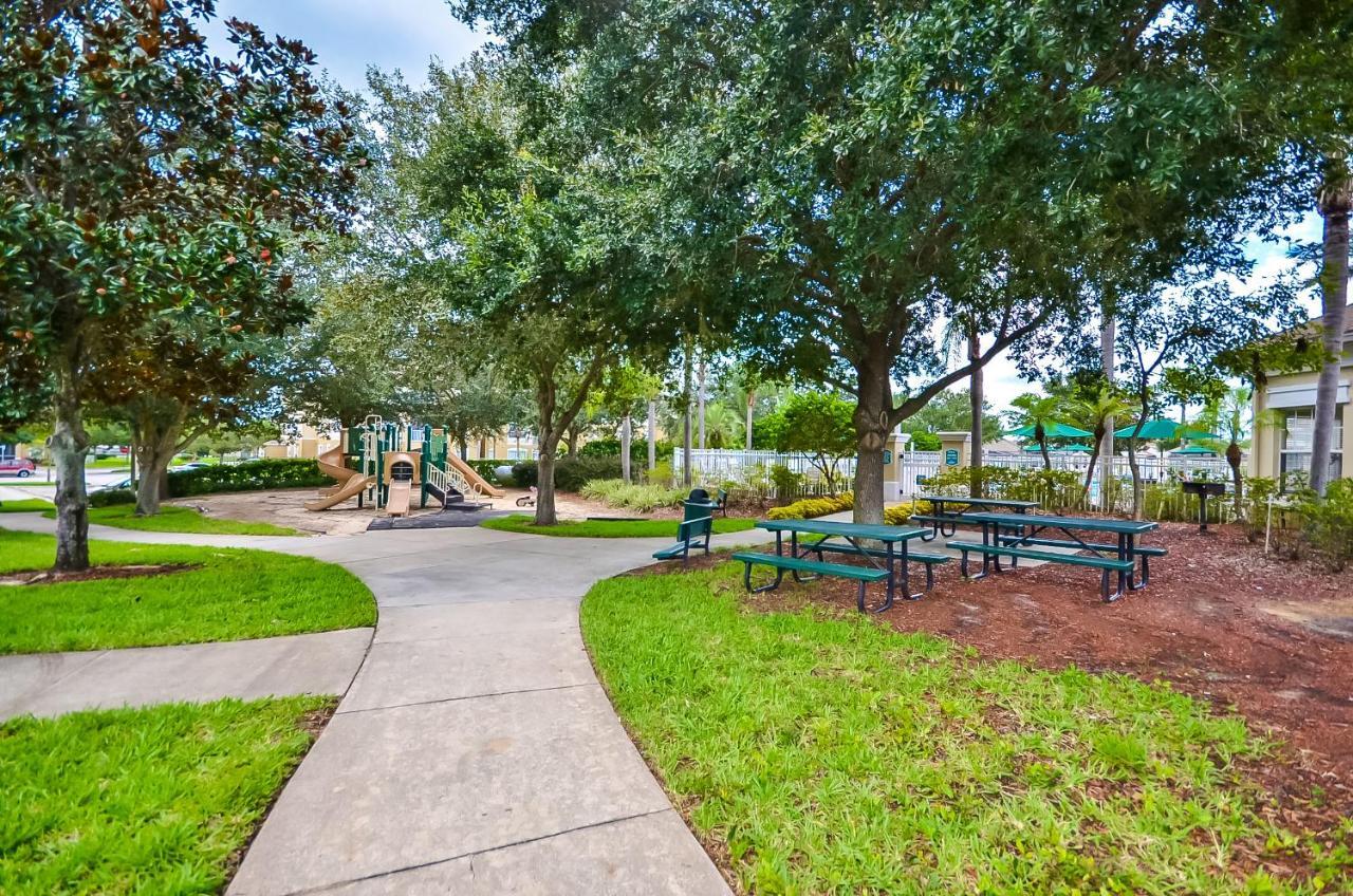 Luxurious Pool In Windsor Palms *