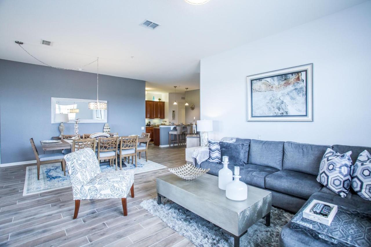 Amazing Lakeview W Free Access Apartment *
