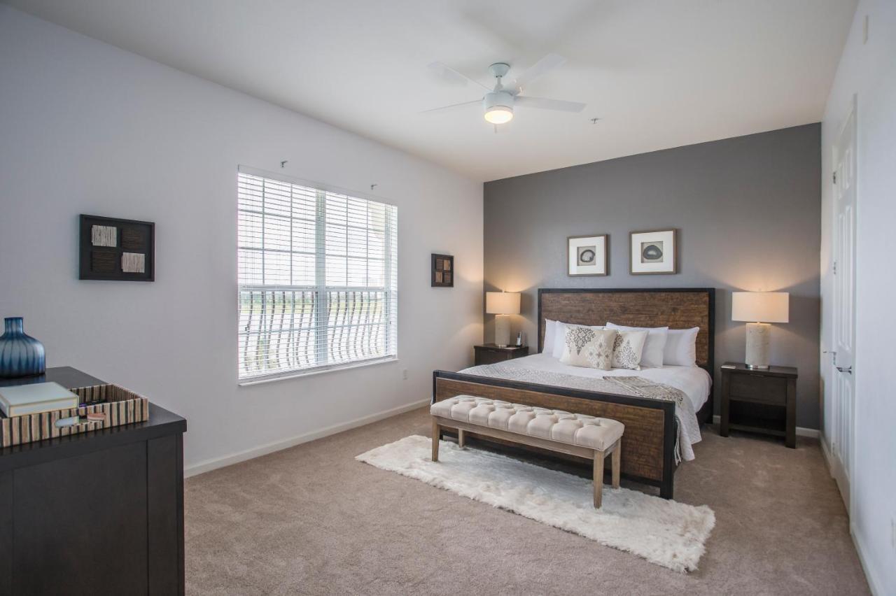 Amazing Lakeview W Free Access Apartment