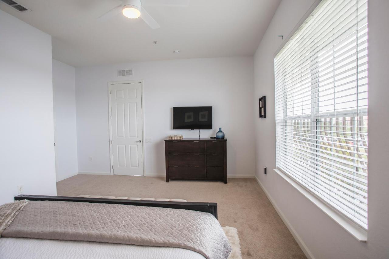 Amazing Lakeview W Free Access *