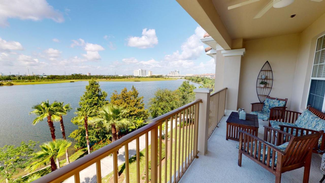 Amazing Lakeview W Free Access Apartment