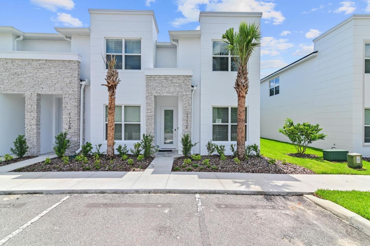New Modern & Spacious Townhouse Near - 4br And 3fb *