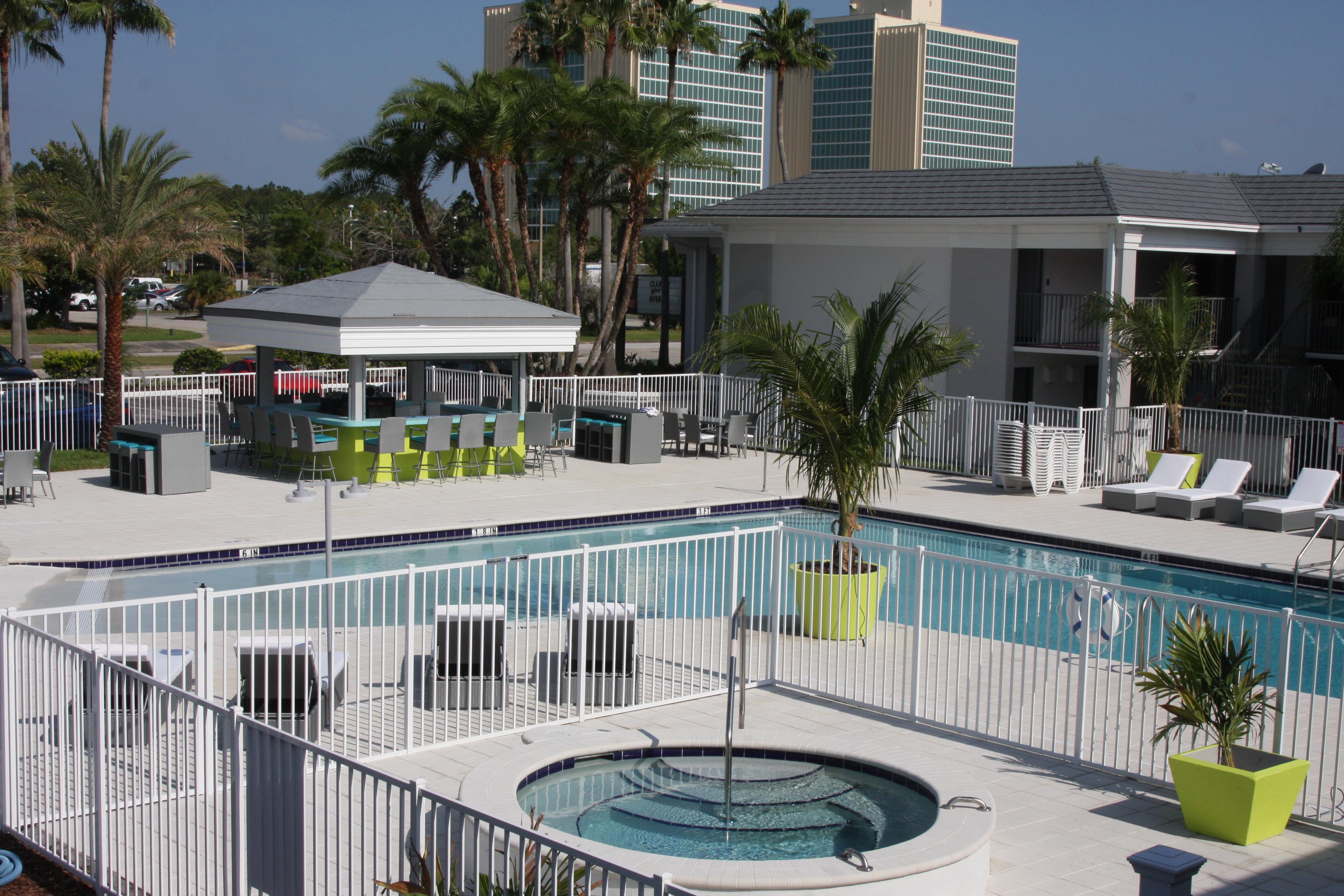 Hotel Clarion & Across From Universal Orlando
