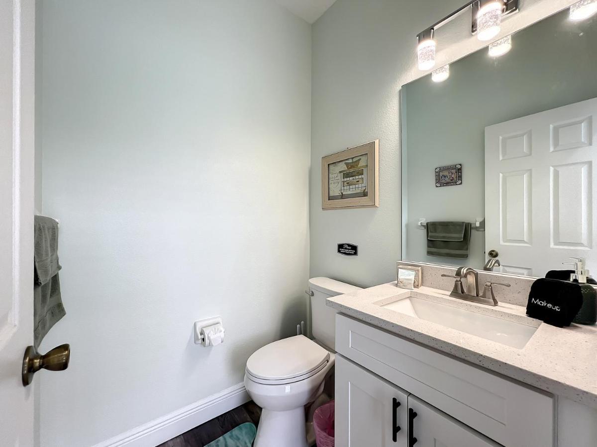 Glenbrook Lakefront Poolspa Vacation Holiday home