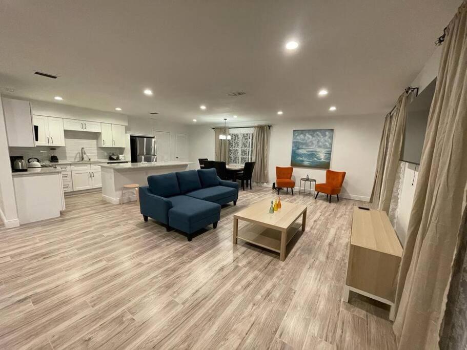 7326 View Bungallow-5 Minutes Universal *
