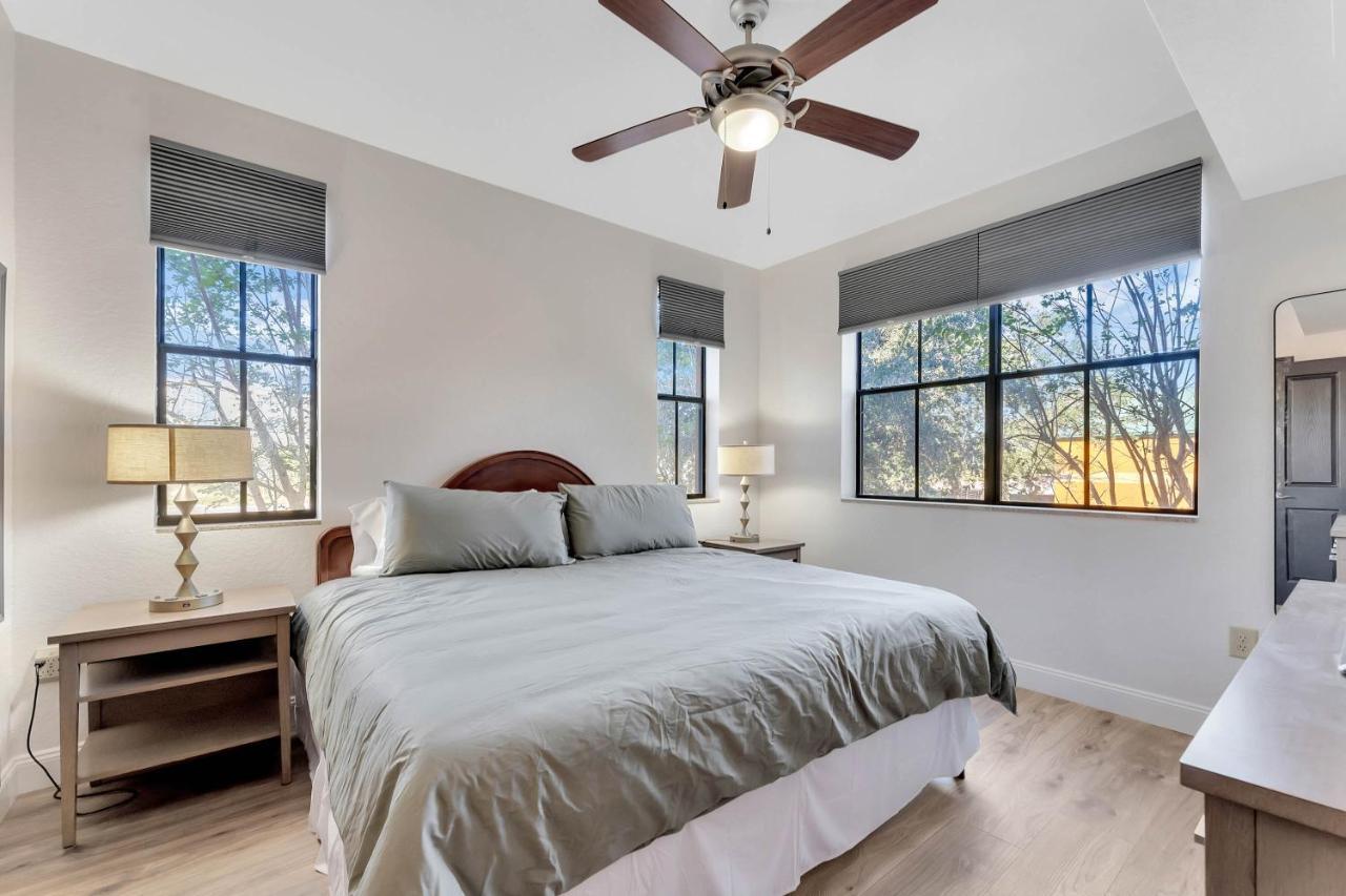 Designer Corner 3br/2ba -disney & Universal Apartment