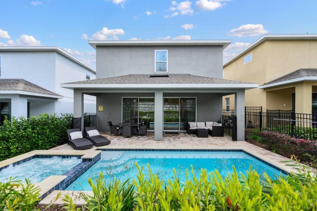 Luxurious Encore 10 Min Inc/waterpark Holiday home