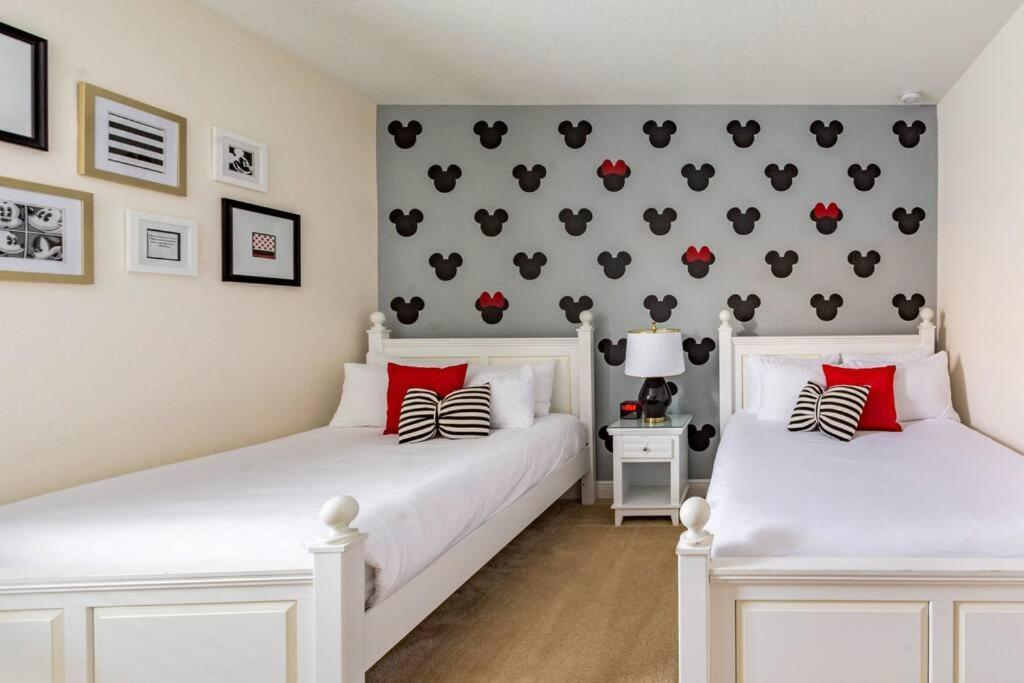 Luxurious Encore 10 Min Inc/waterpark Holiday home