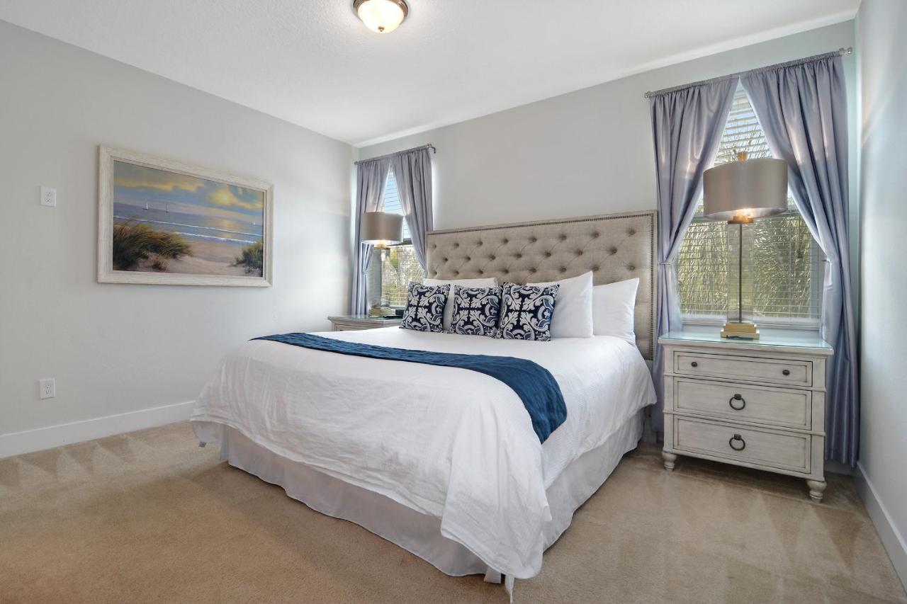 Eight Bedrooms With Pool & 481 Holiday home