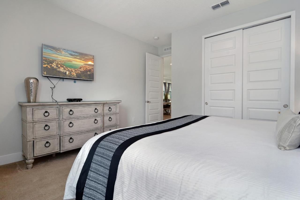 Eight Bedrooms With Pool & 481 Holiday home *
