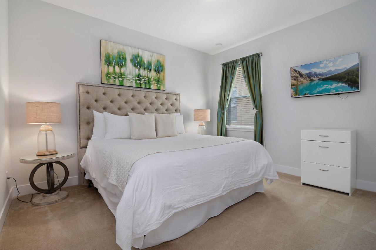 Eight Bedrooms With Pool & 481 *