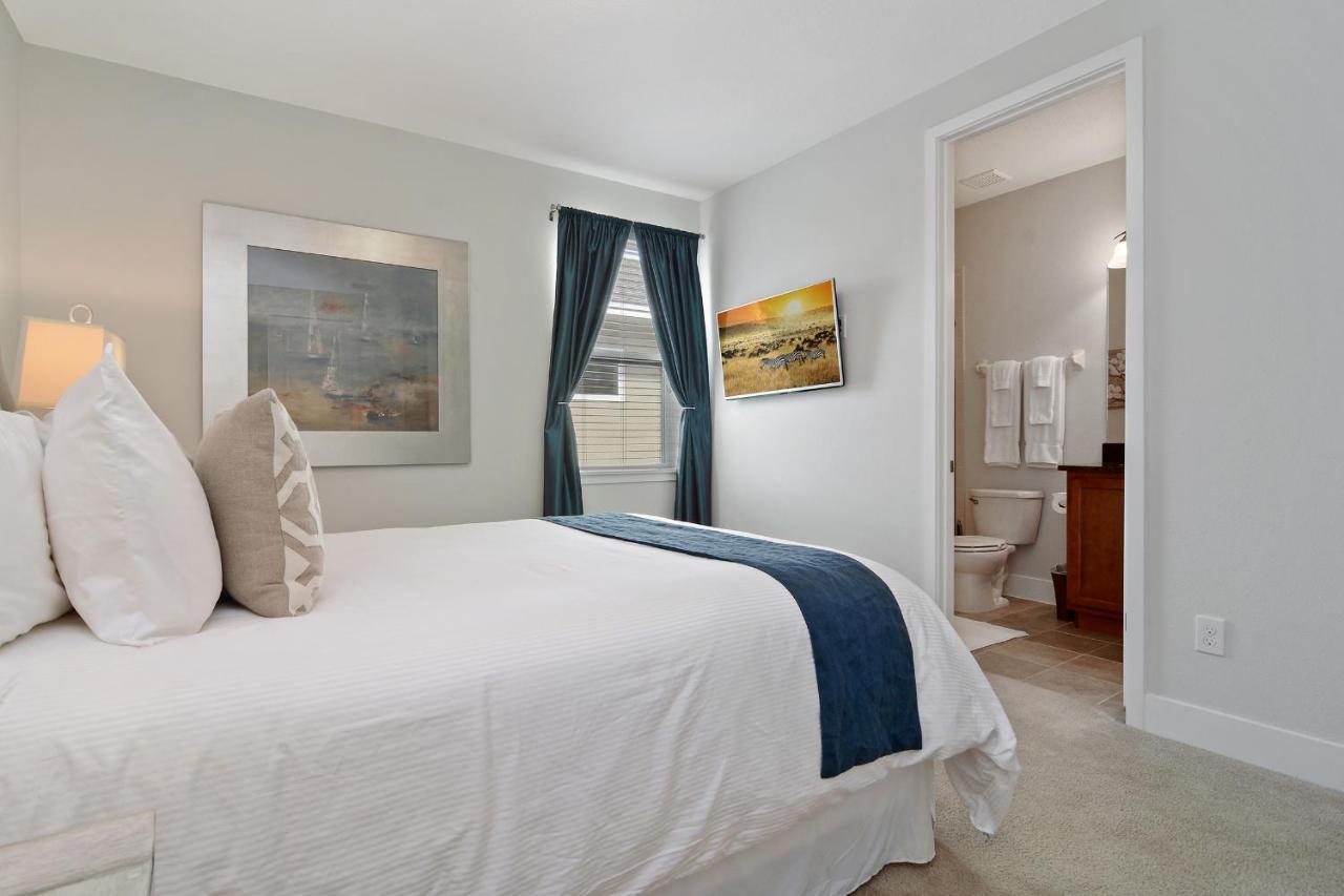 Eight Bedrooms With Pool & 481 *