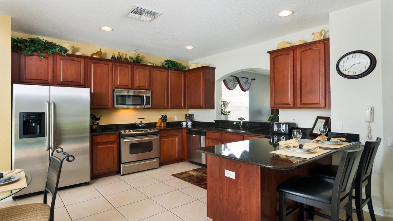 Windsor Hills - 6 Bed 4 Baths