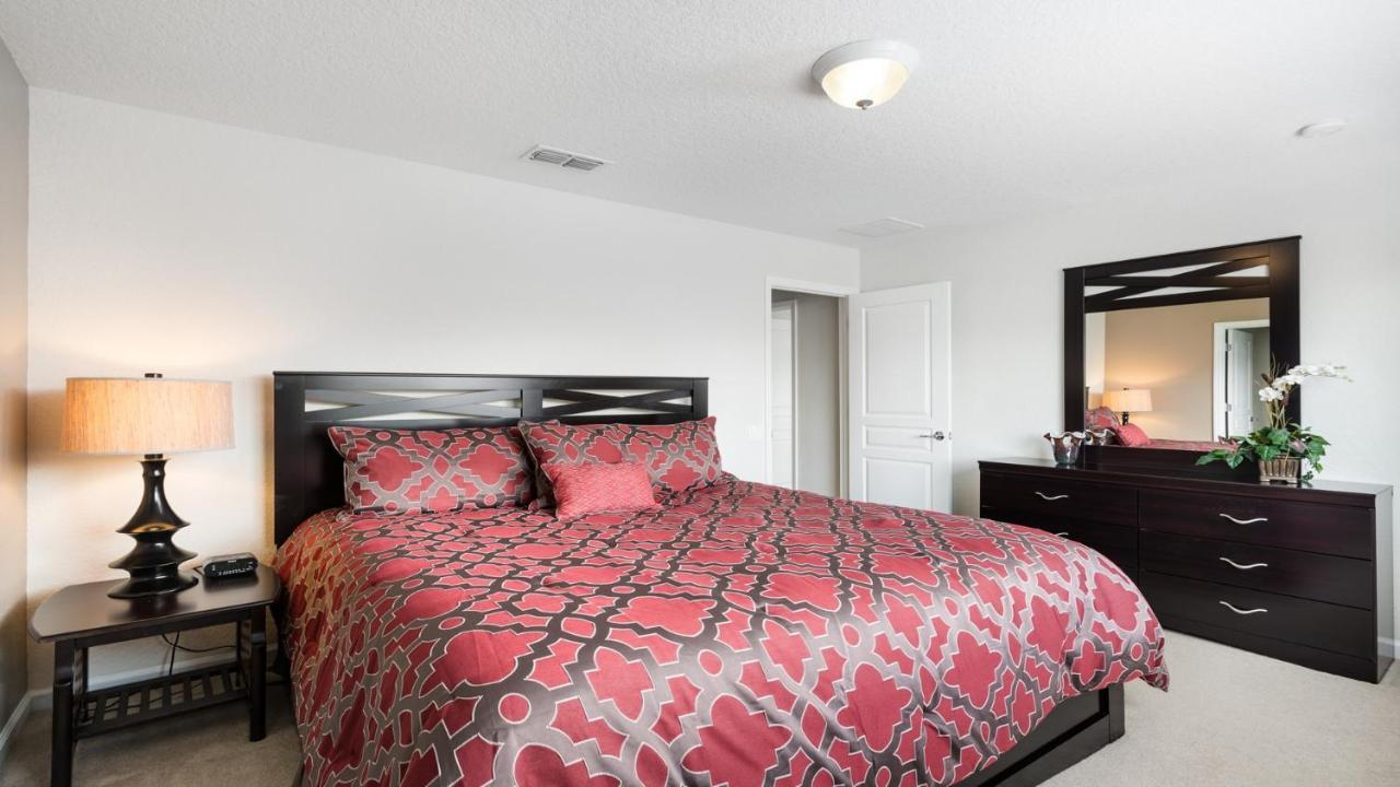 Windsor Hills - 6 Bed 4 Baths *