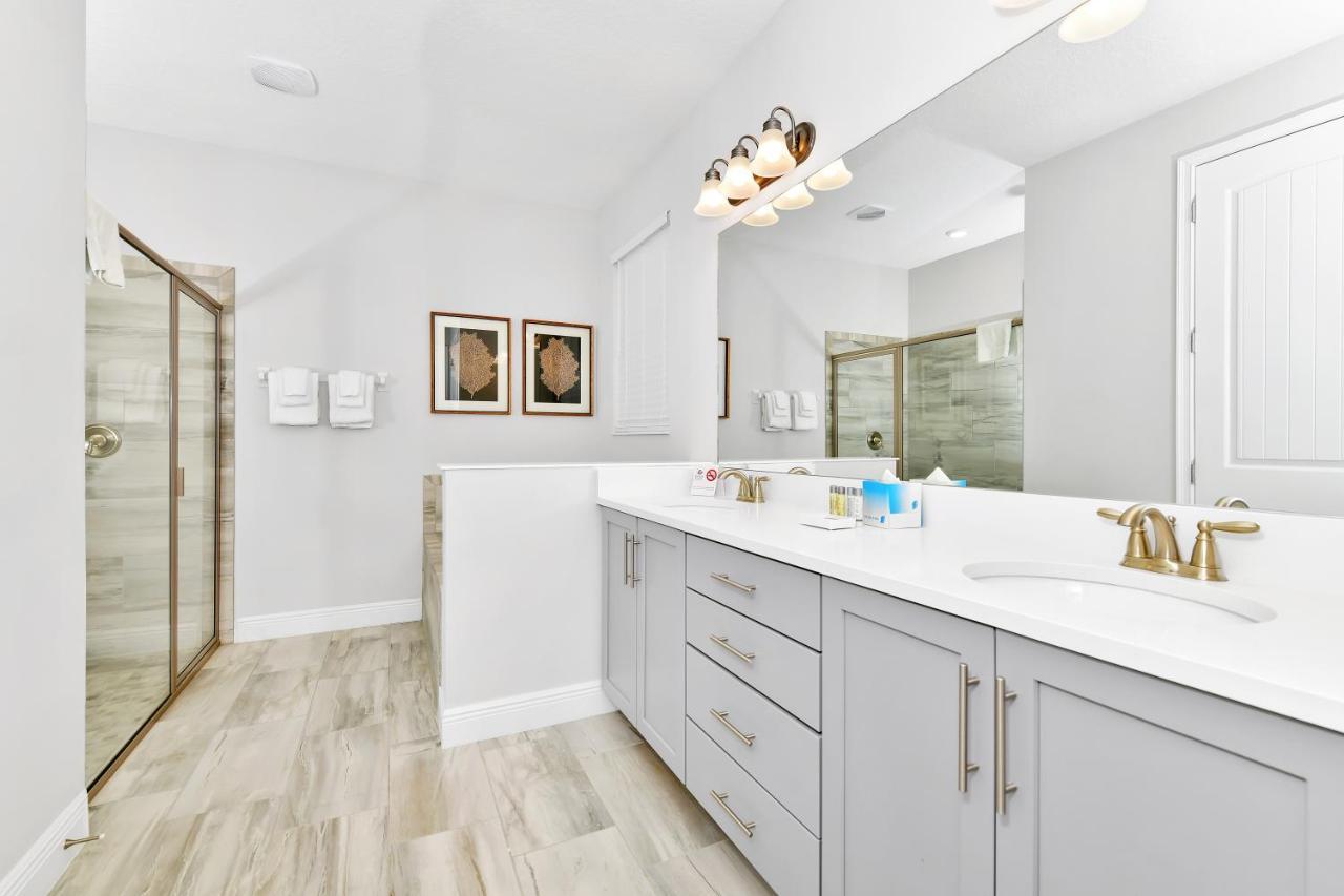 Elite With Private Pool & Amenities By Rentyl Near - 200a Holiday home Orlando