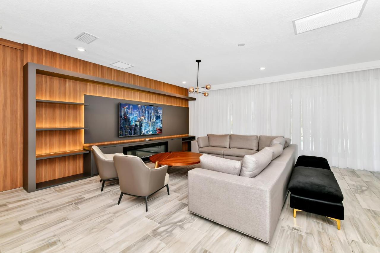 Elite With Private Pool & Amenities By Rentyl Near - 200a *