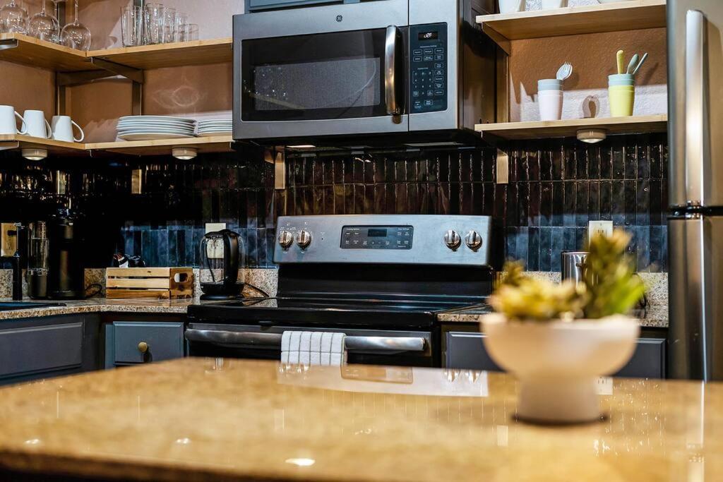 Apartment Designer Corner 3br/2ba - Disney, Universal, Convention Center & Seaworld Orlando
