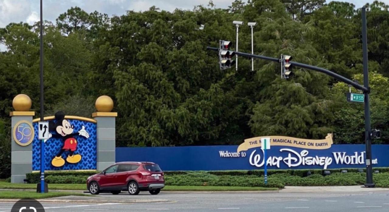 Disney 1 Mile , Blue Heron 1 Room 2 Bath,Amenities,6 Guests, Walk To Restaurants, No Fees At Check In Orlando